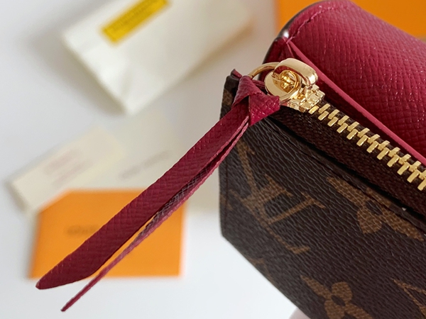 LVコピーウォレット着用イメージ